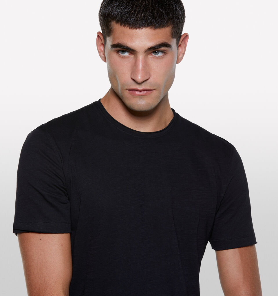 Schwarzes Slim-Fit-Kurzarm-T-Shirt - kurzärmeliges t-shirt für herren - Schwarz | Sisley image number 4